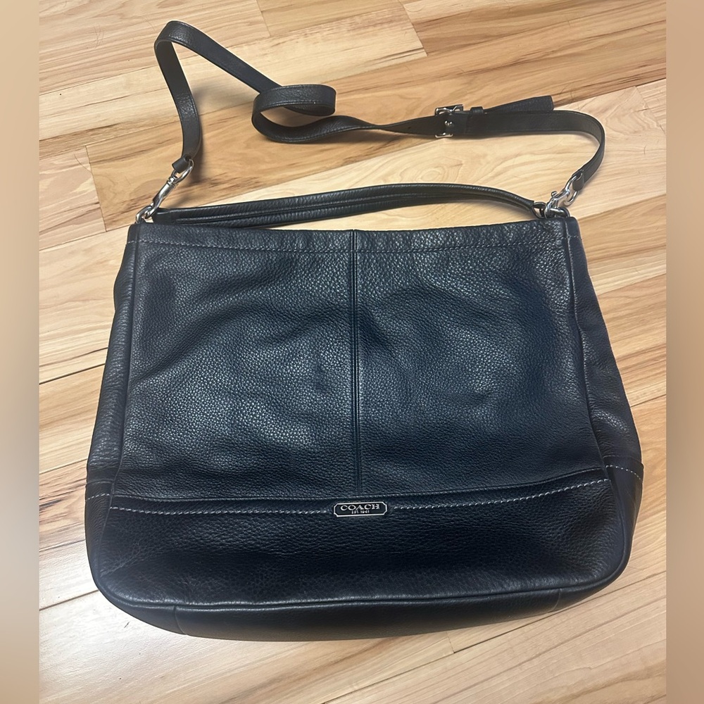 Leather coach large hobo shoulder bag!!